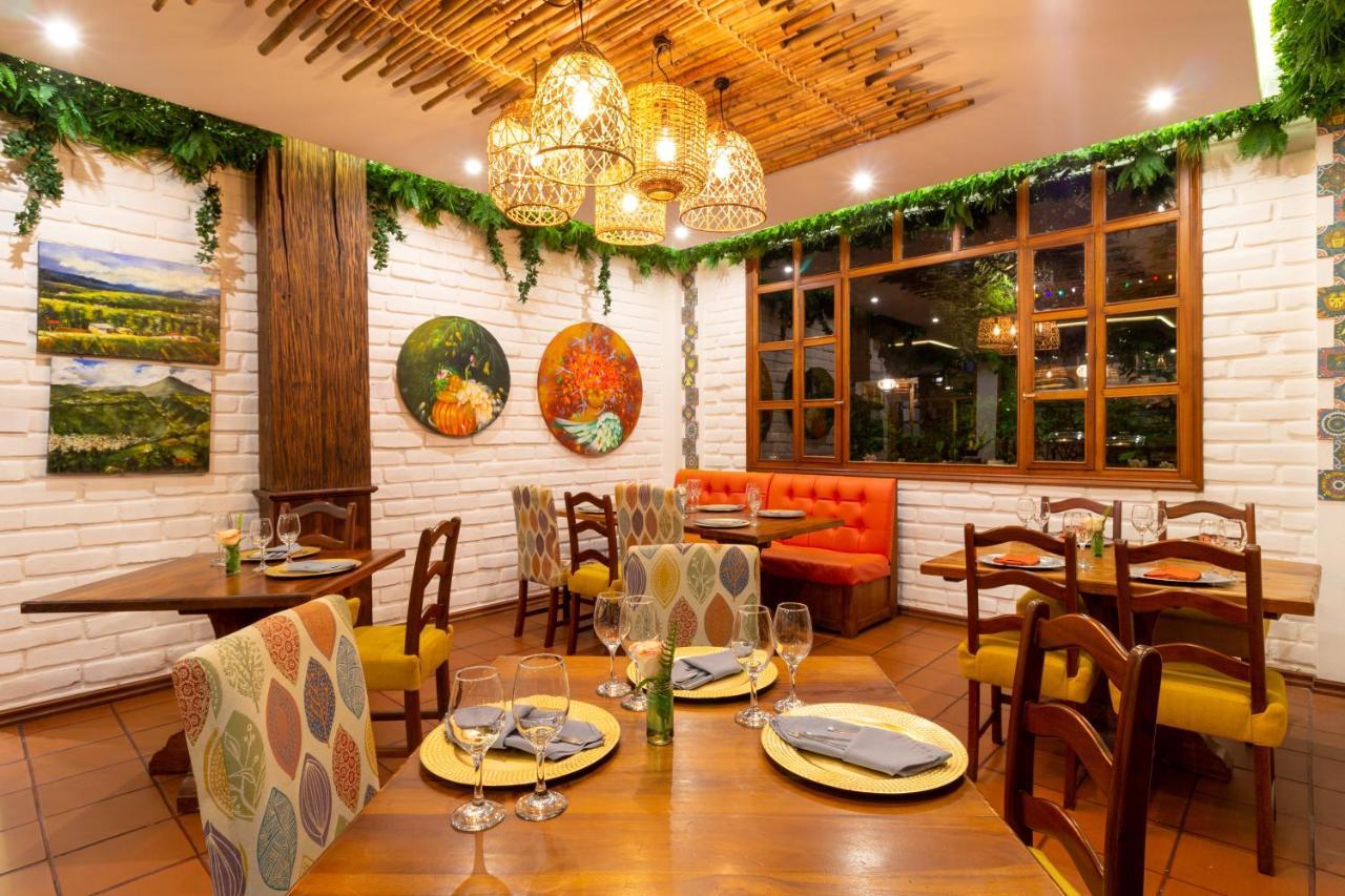 Hotel La Floresta Banos (Tungurahua)